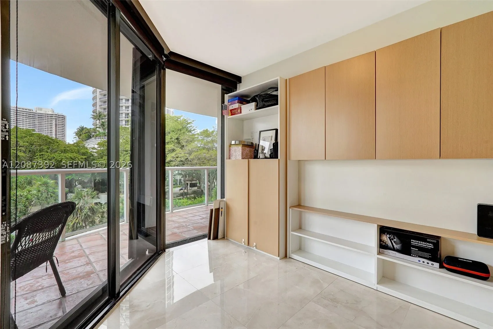 4000 ISLAND BLVD #402