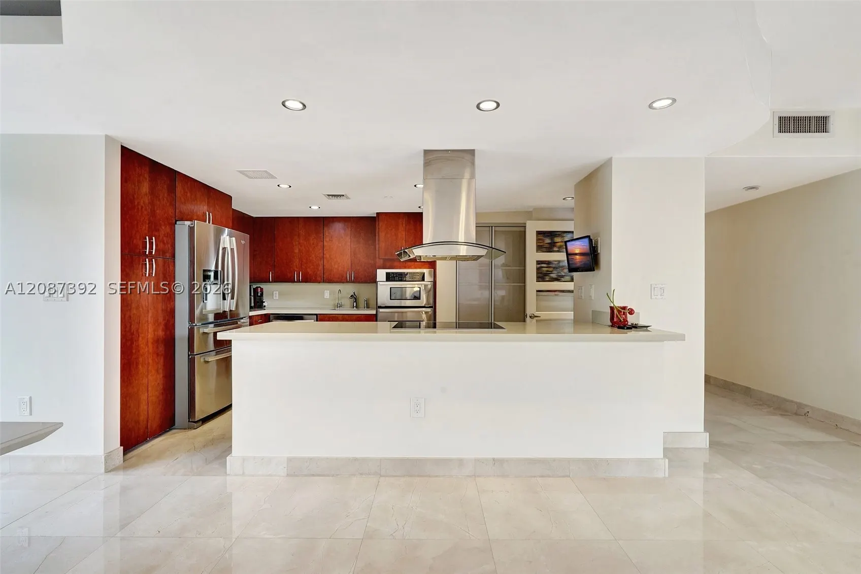 4000 ISLAND BLVD #402