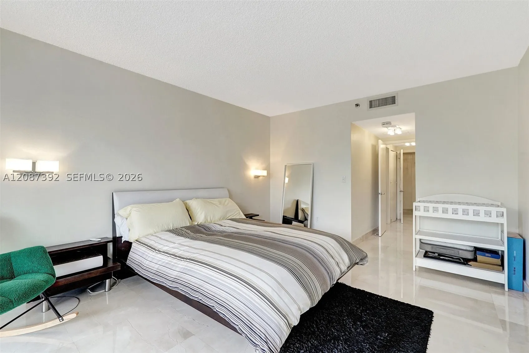 4000 ISLAND BLVD #402