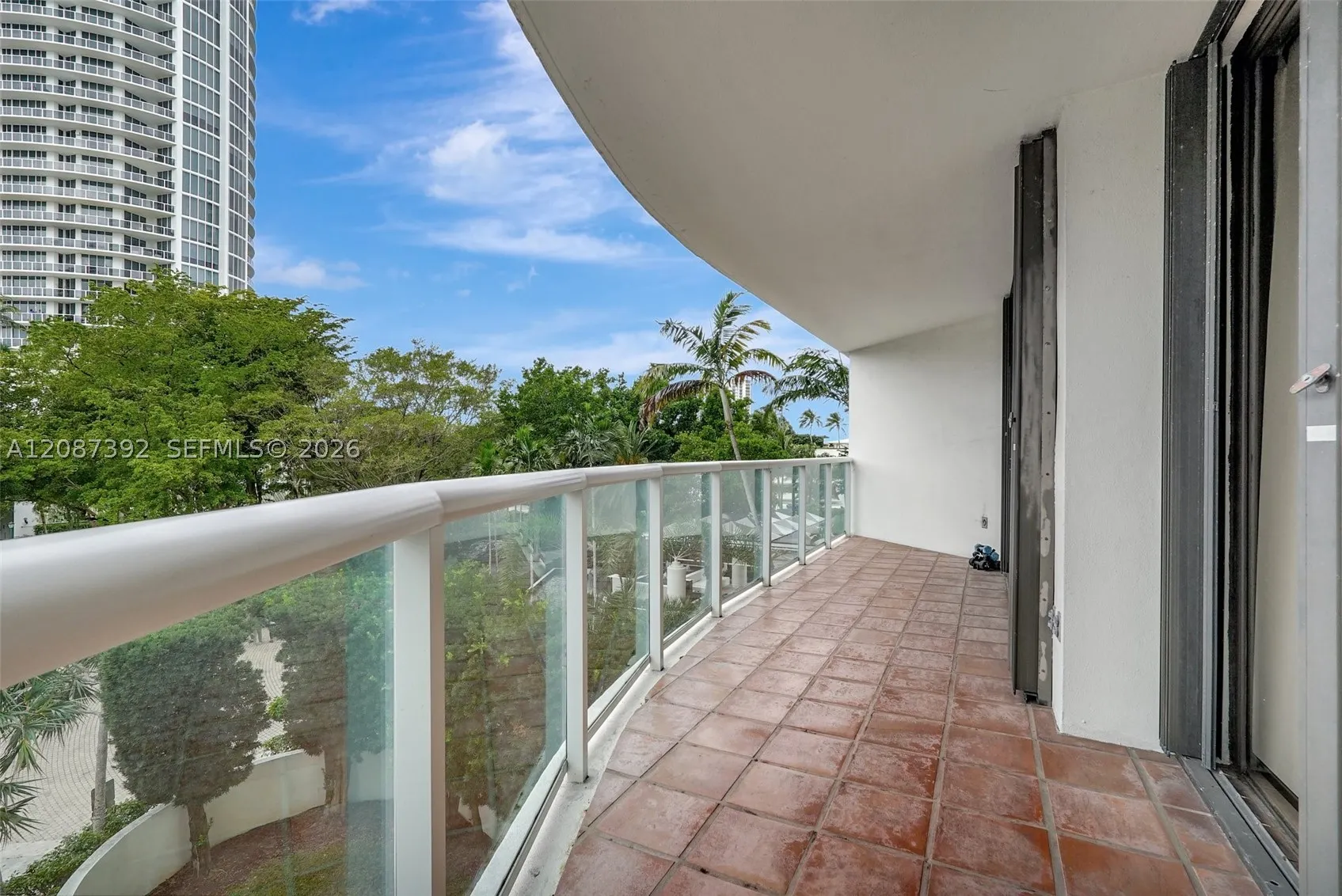 4000 ISLAND BLVD #402