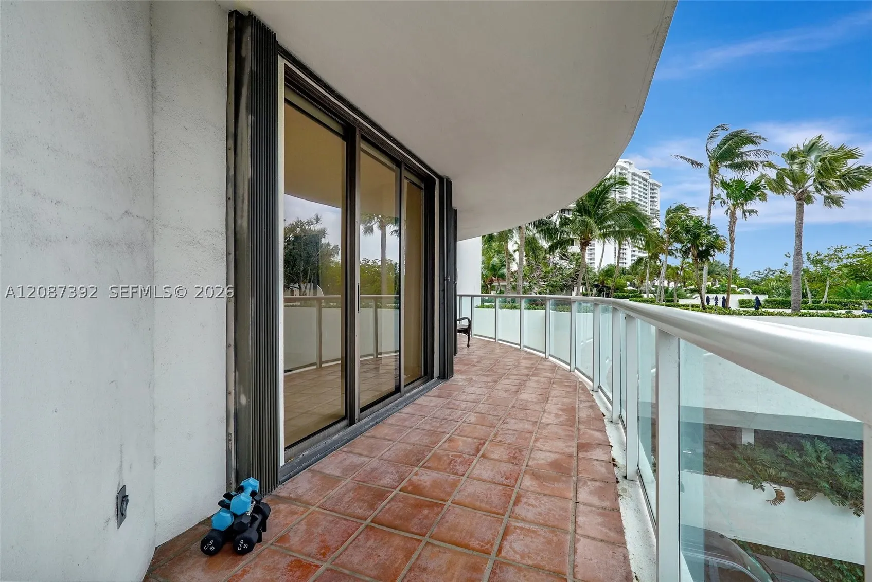4000 ISLAND BLVD #402
