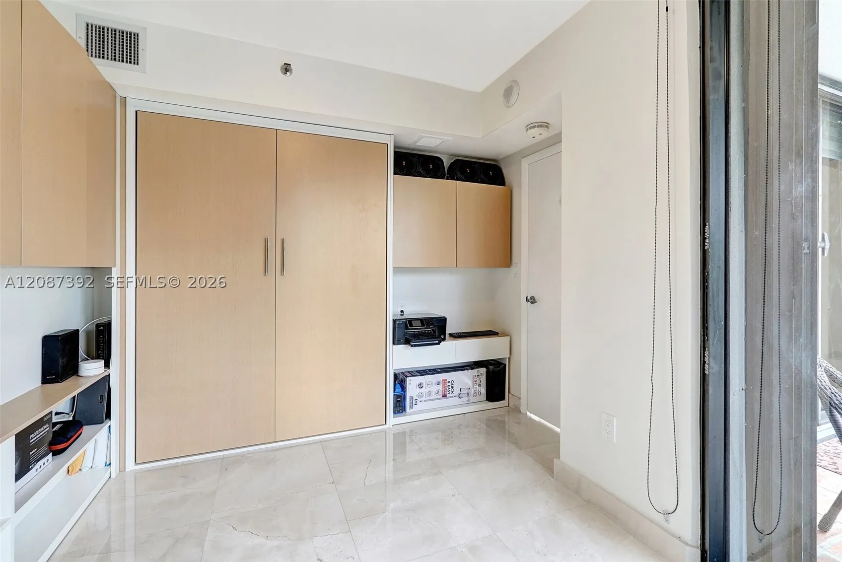 4000 ISLAND BLVD #402