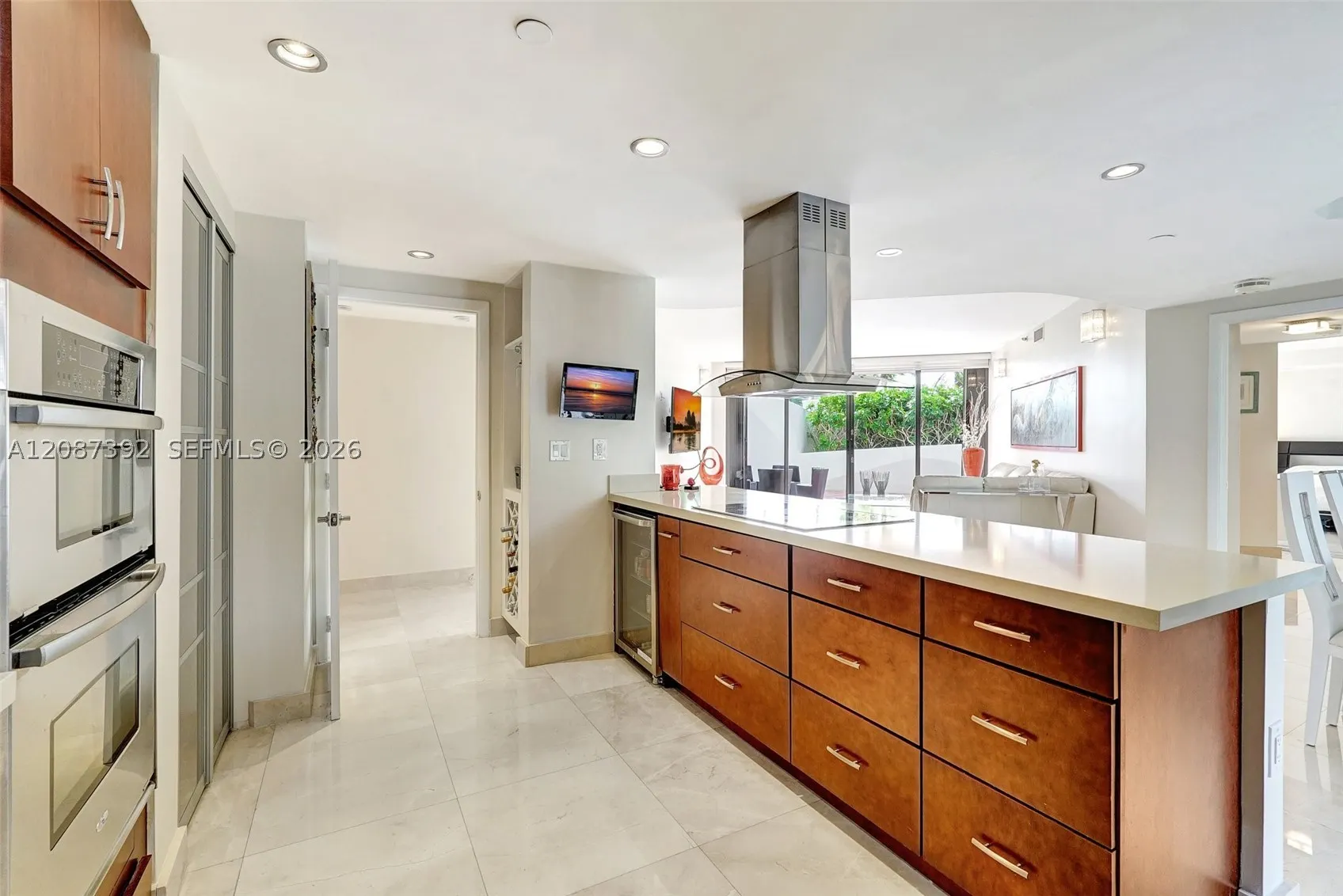 4000 ISLAND BLVD #402