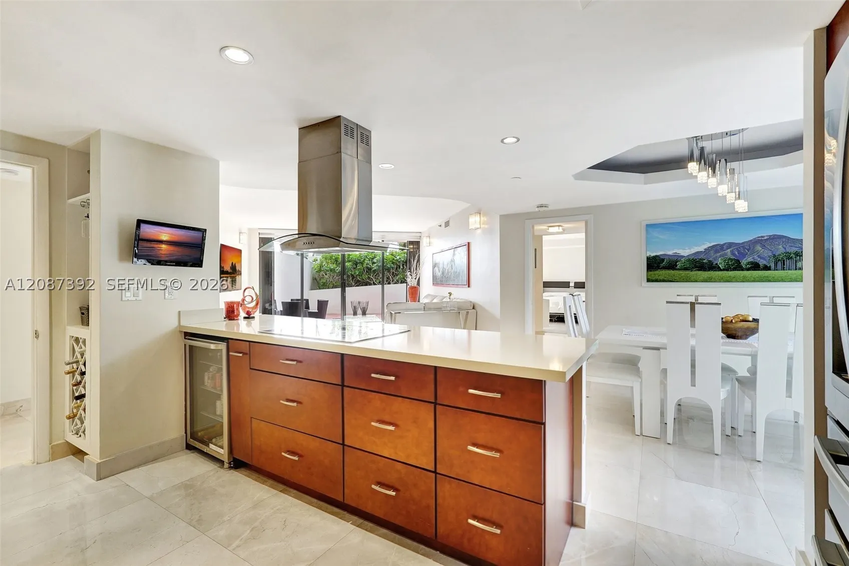 4000 ISLAND BLVD #402