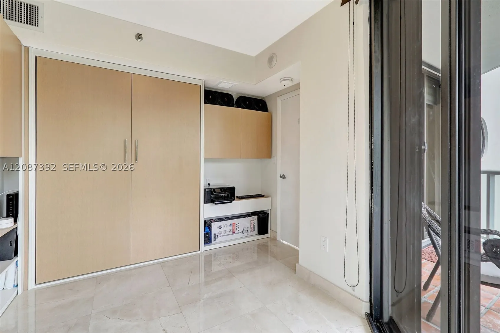 4000 ISLAND BLVD #402