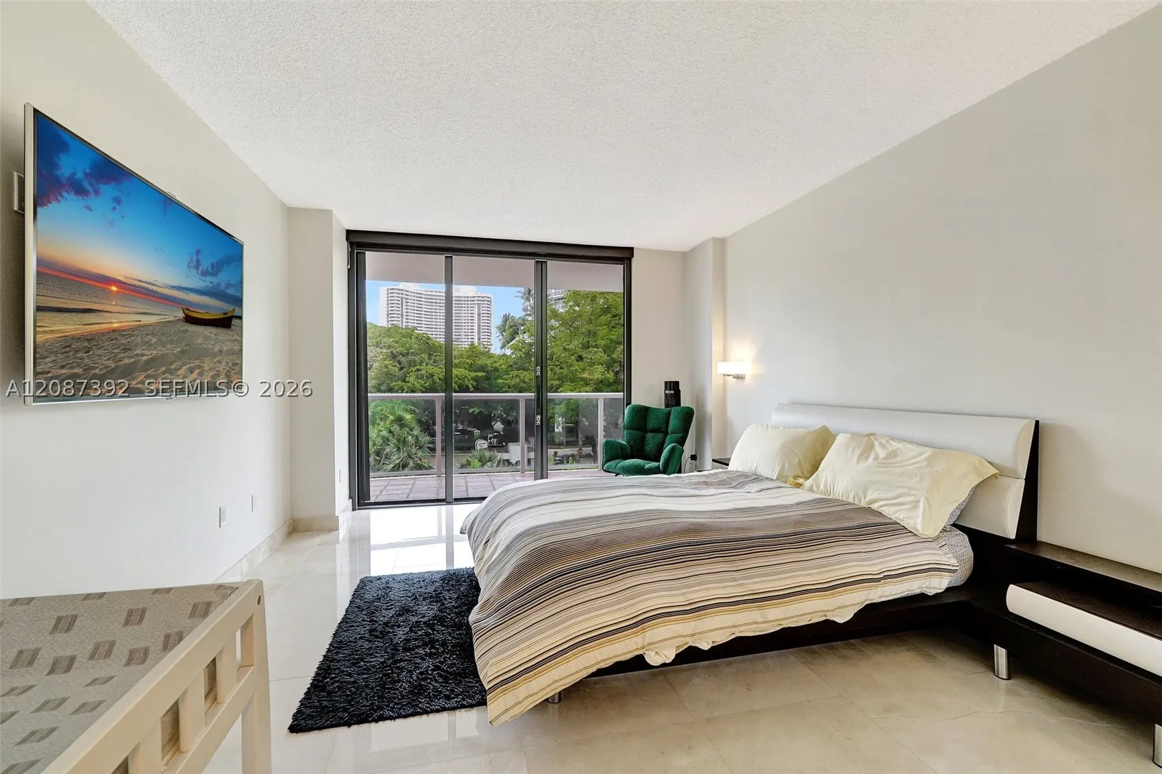 4000 ISLAND BLVD #402