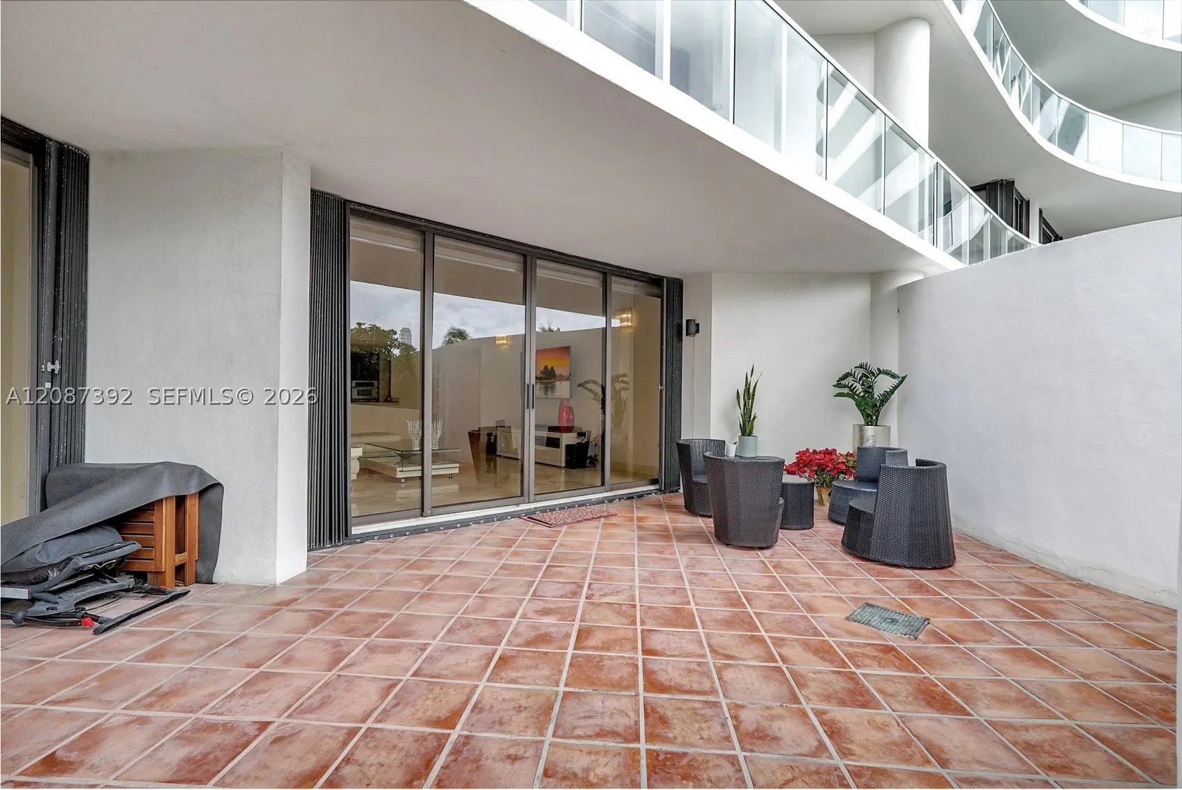 4000 ISLAND BLVD #402