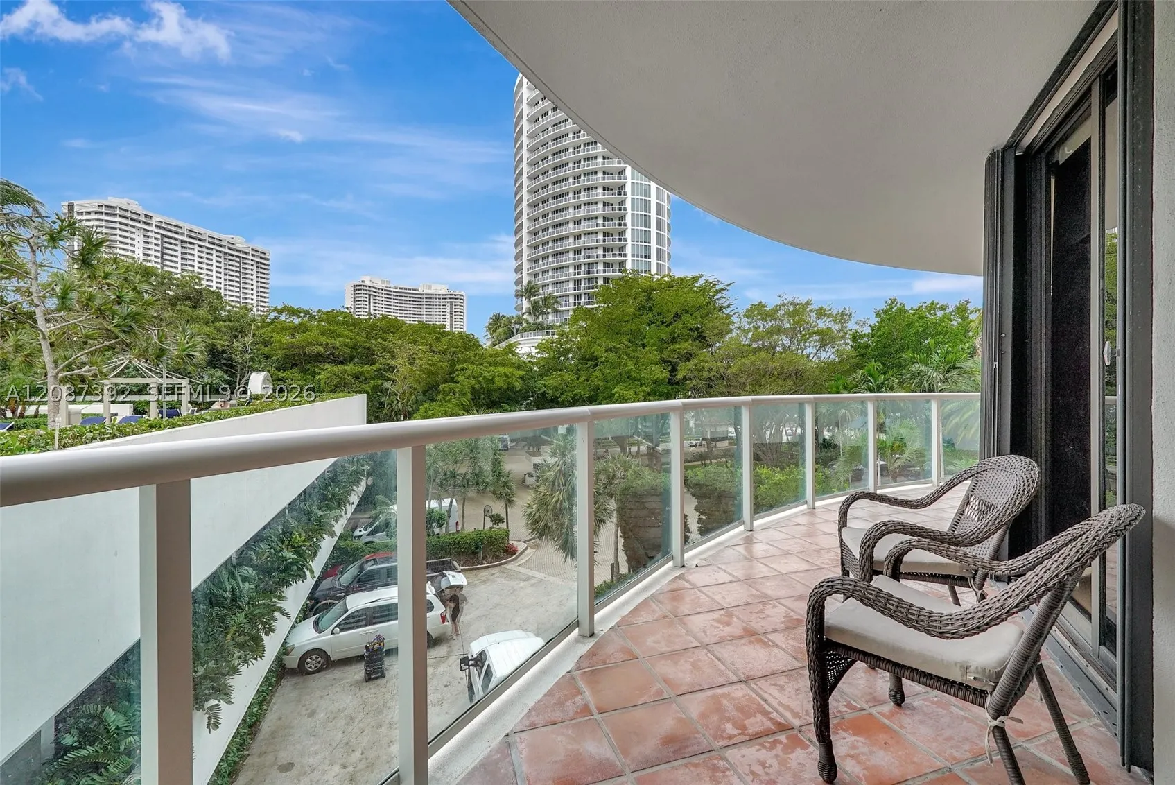 4000 ISLAND BLVD #402
