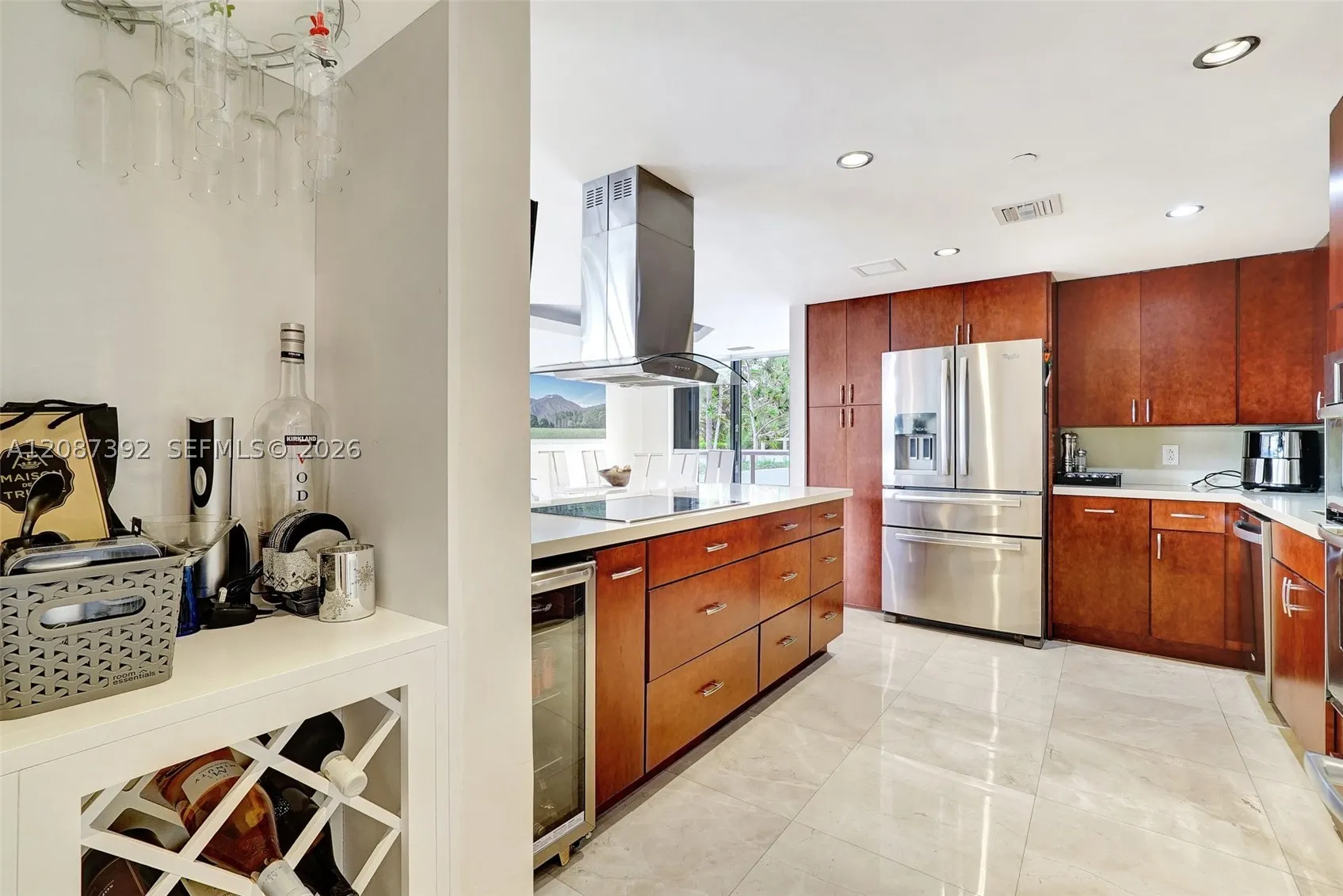 4000 ISLAND BLVD #402