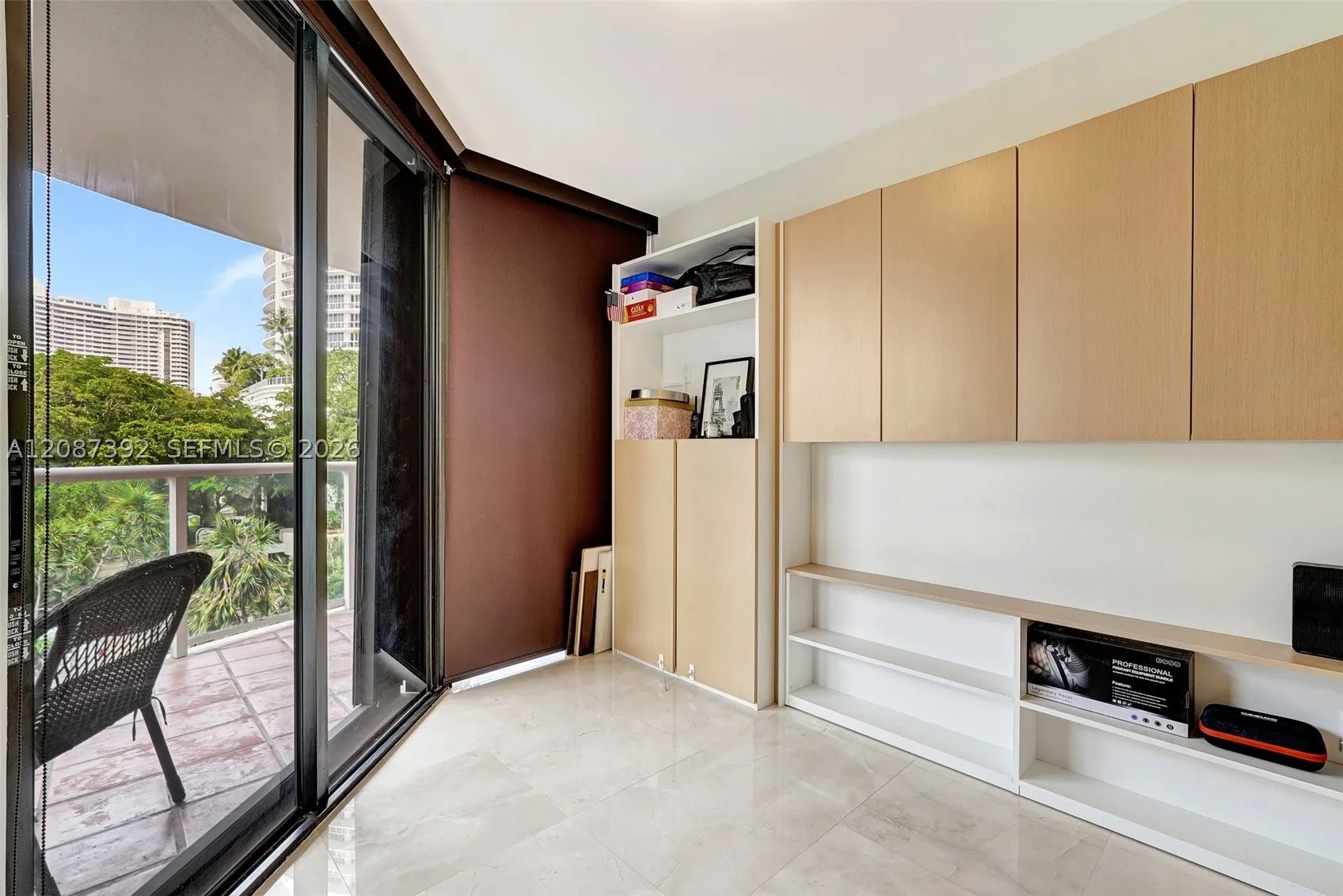 4000 ISLAND BLVD #402