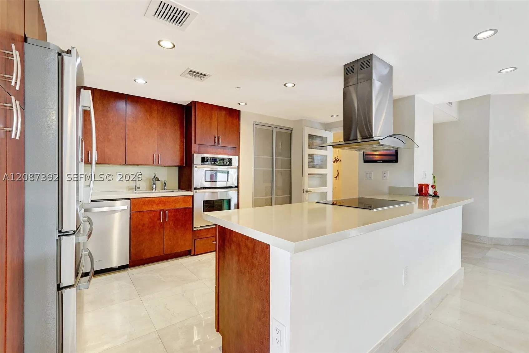 4000 ISLAND BLVD #402