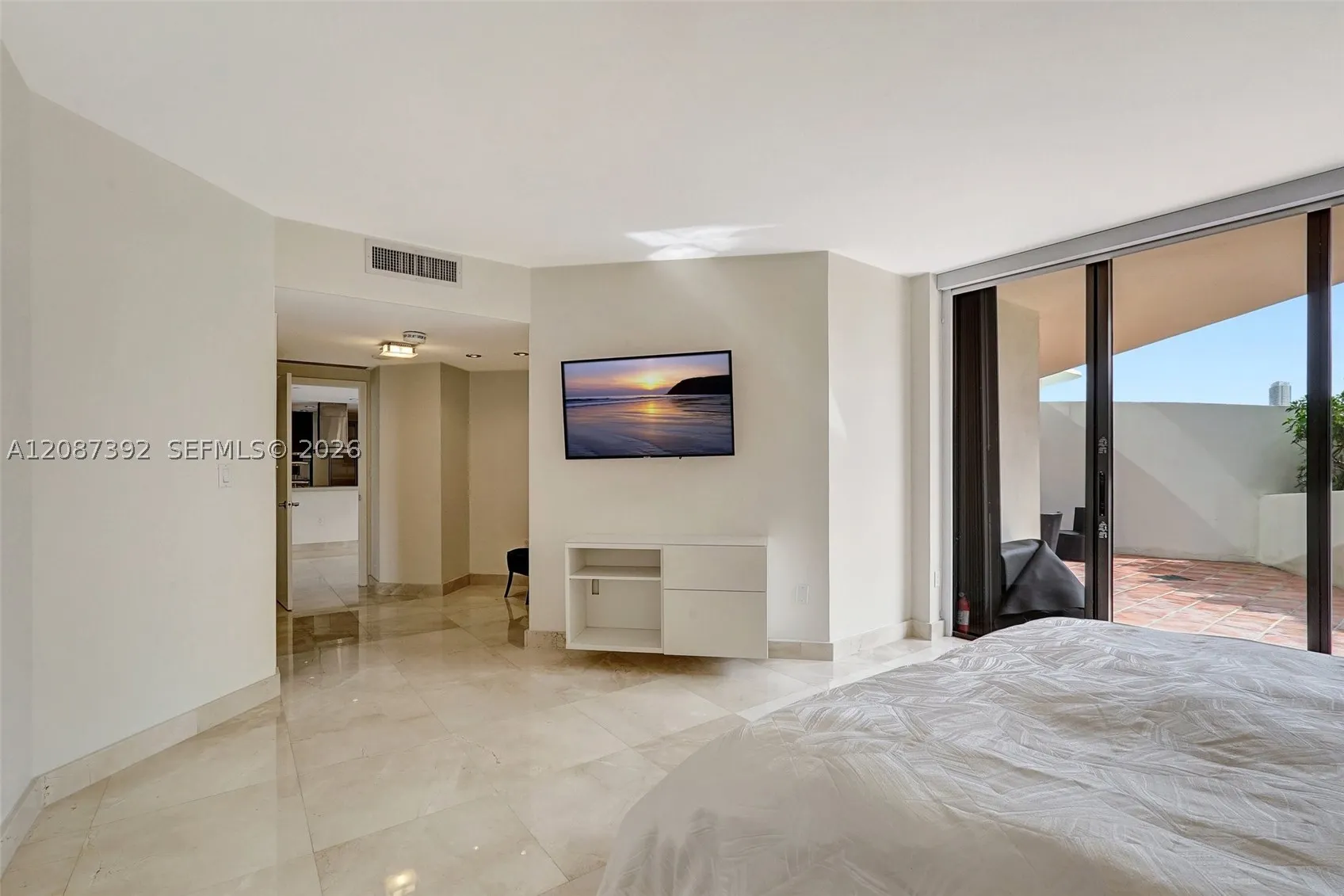 4000 ISLAND BLVD #402