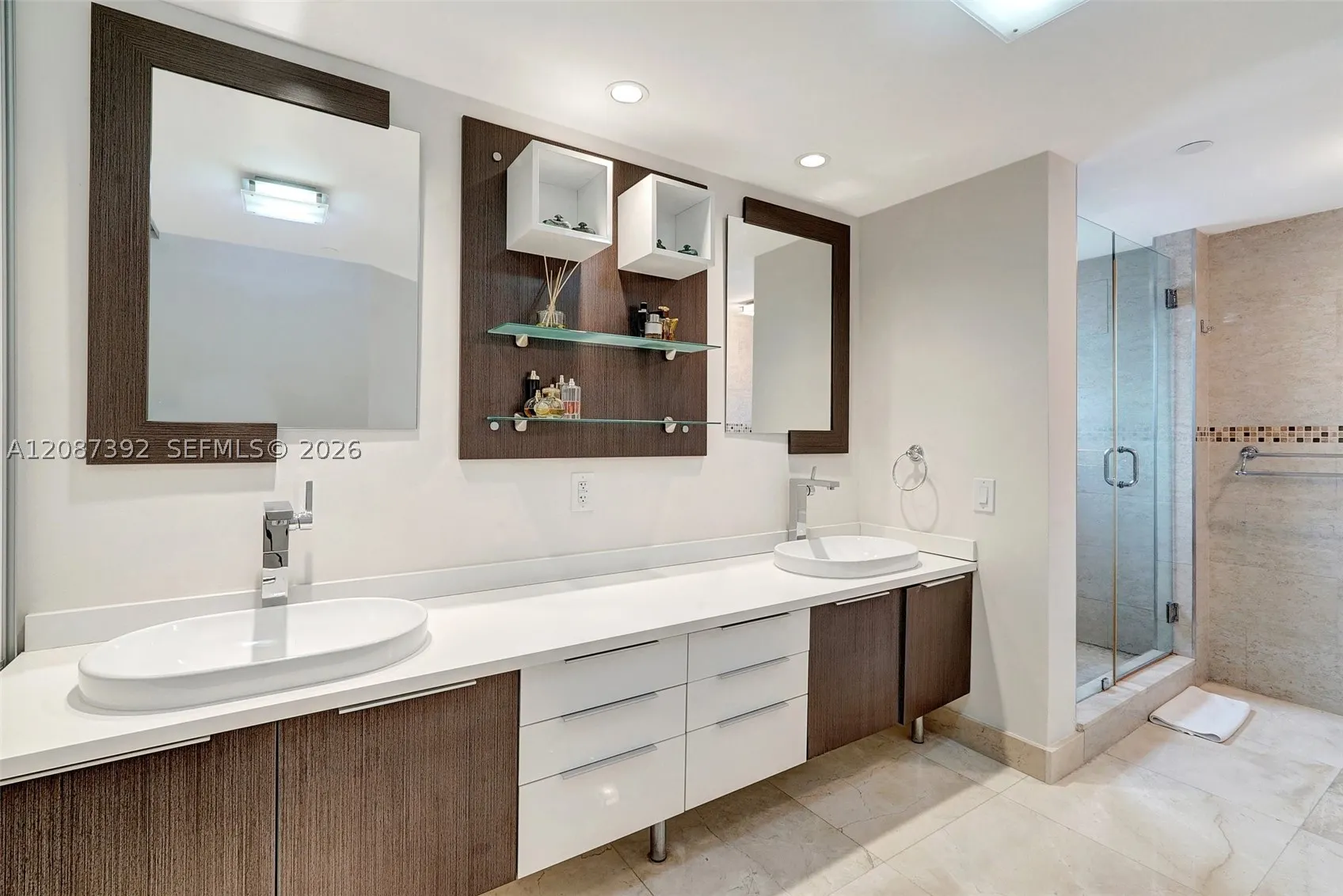 4000 ISLAND BLVD #402