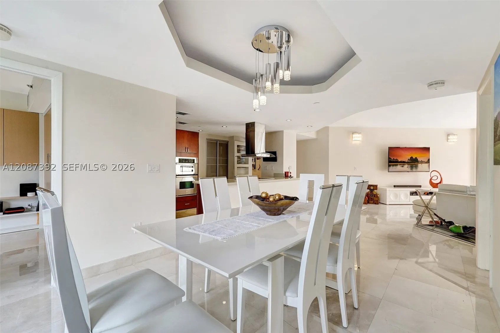 4000 ISLAND BLVD #402