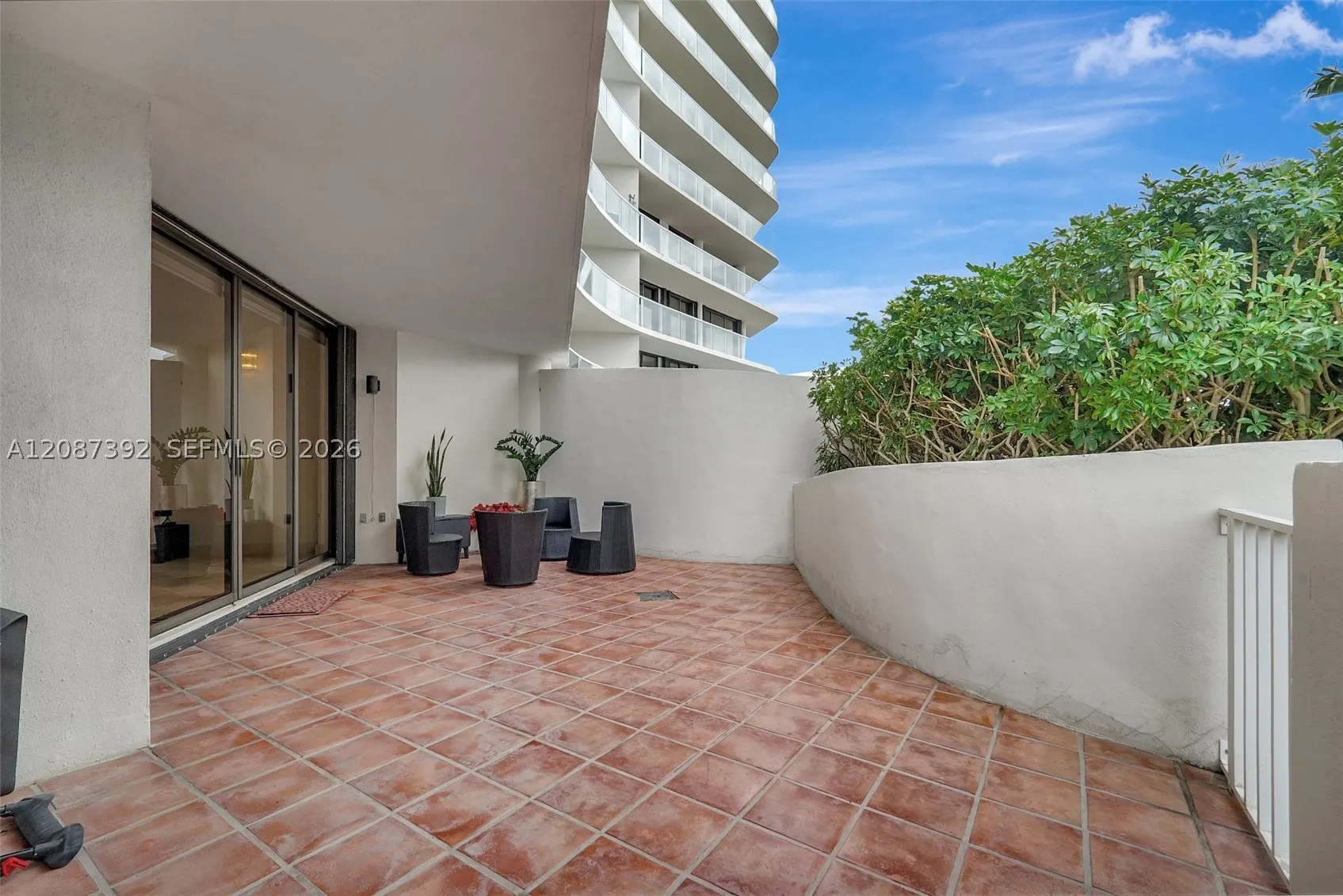 4000 ISLAND BLVD #402