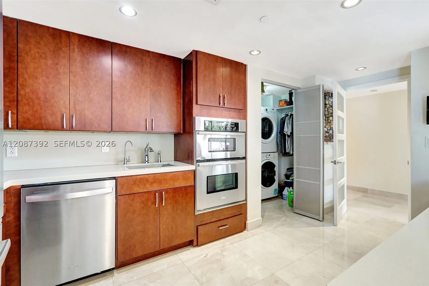 4000 ISLAND BLVD #402