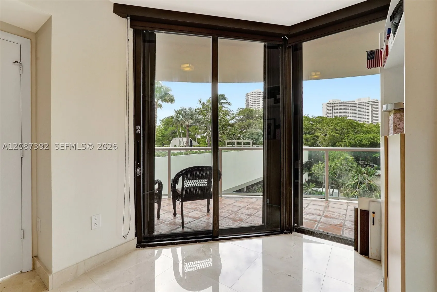 4000 ISLAND BLVD #402