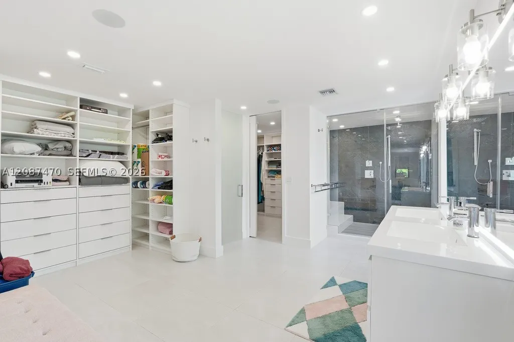 2225 Meridian Ave
