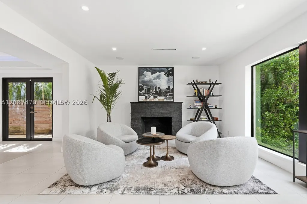 2225 Meridian Ave