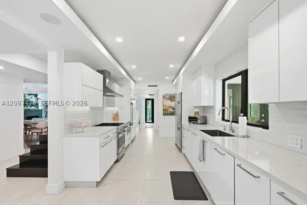 2225 Meridian Ave