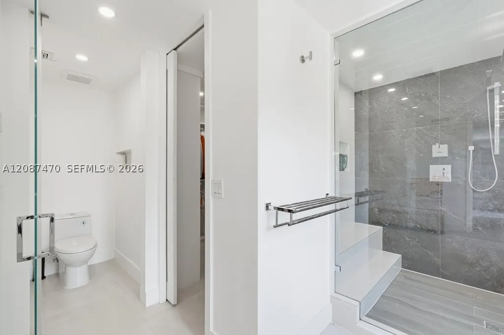 2225 Meridian Ave