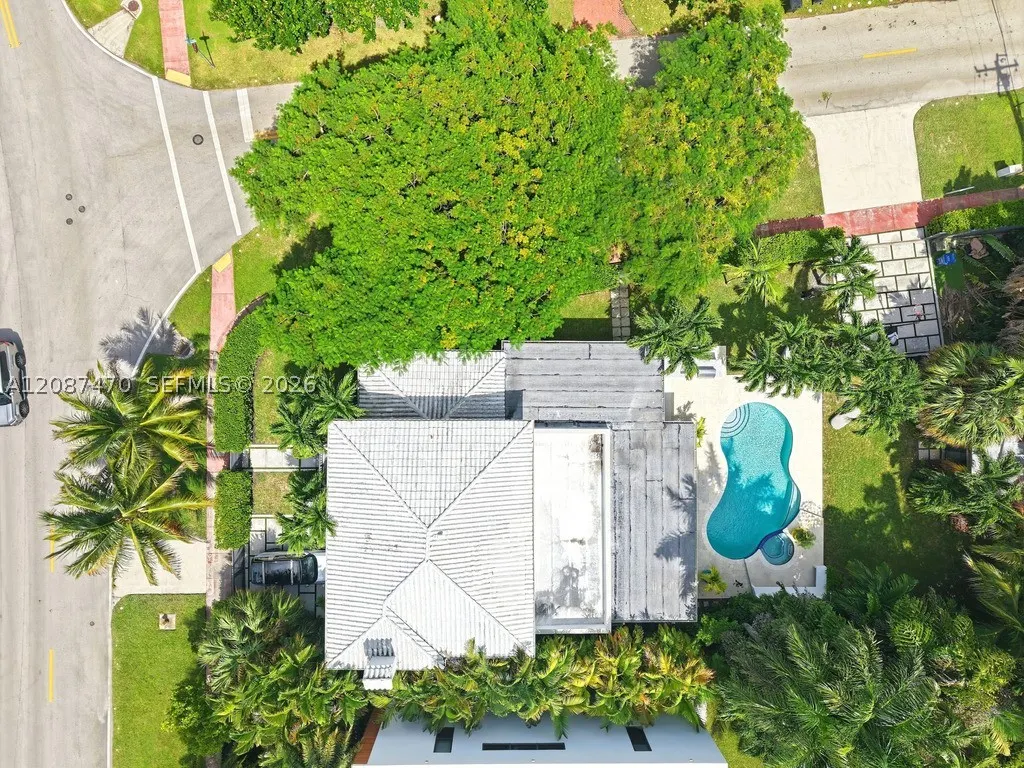 2225 Meridian Ave