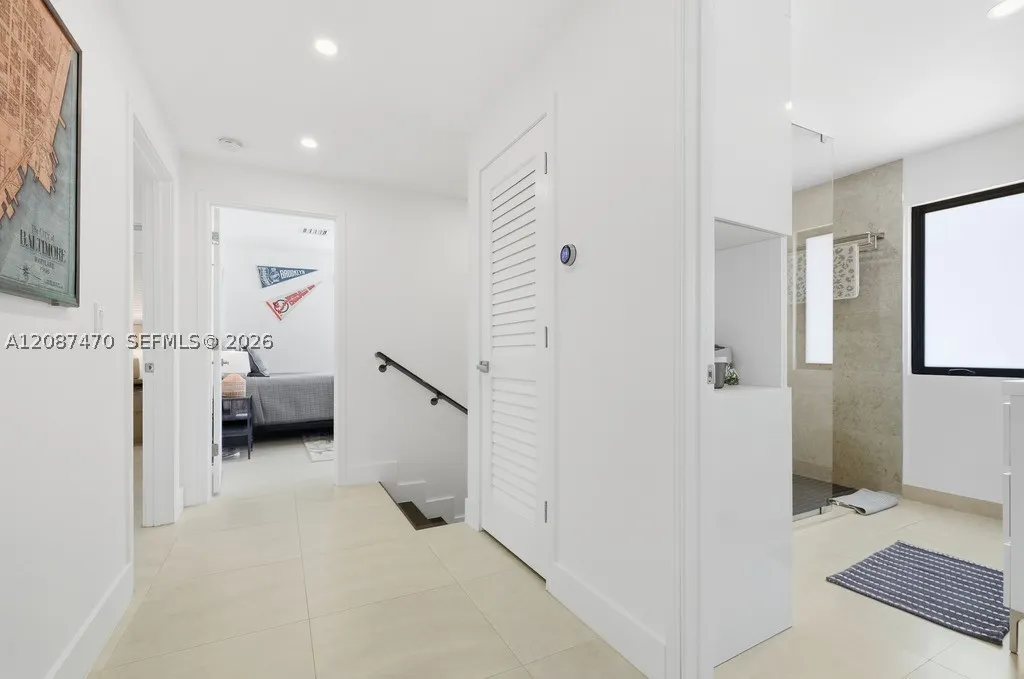 2225 Meridian Ave