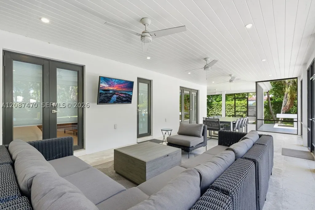 2225 Meridian Ave