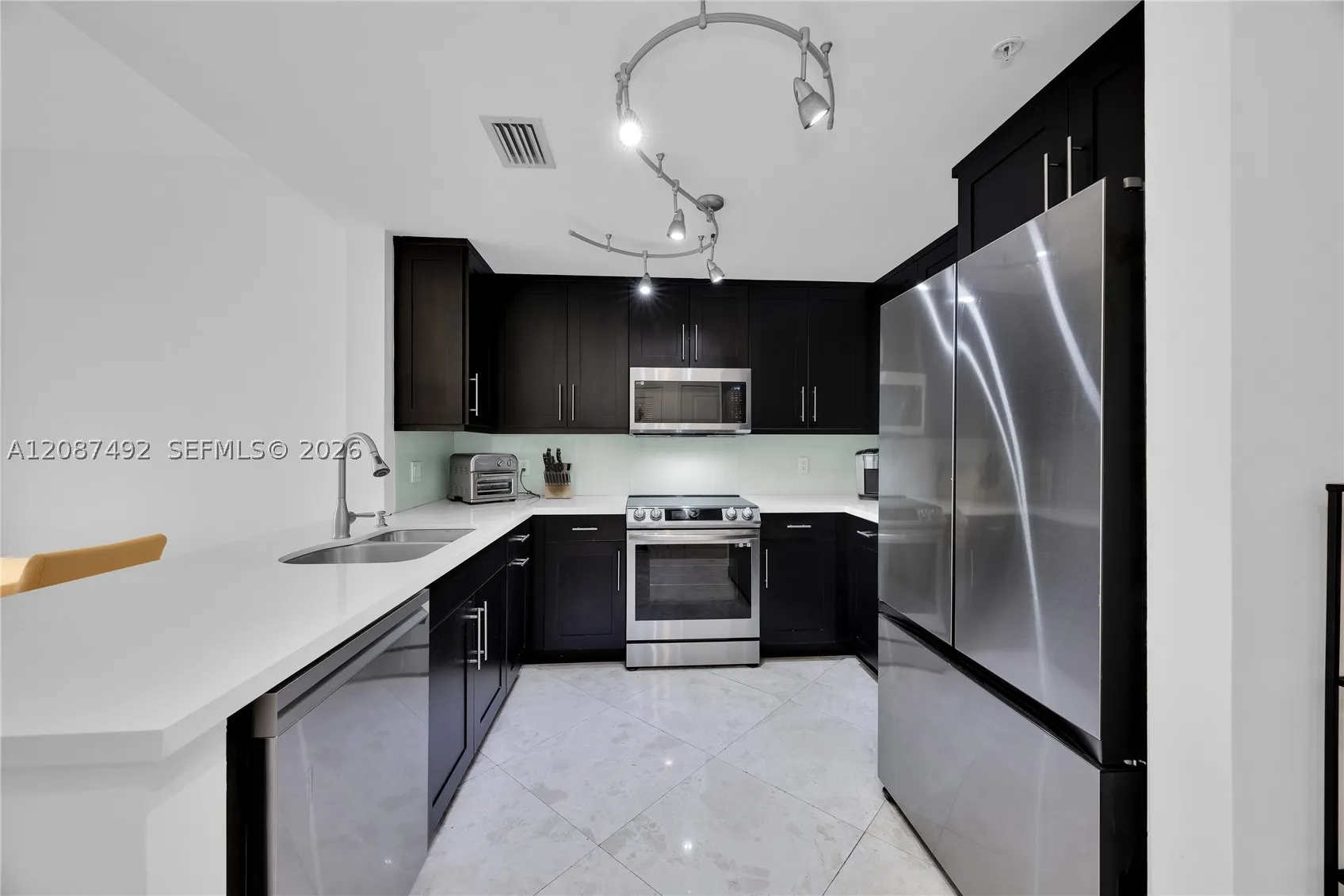 10 Aragon Ave #810