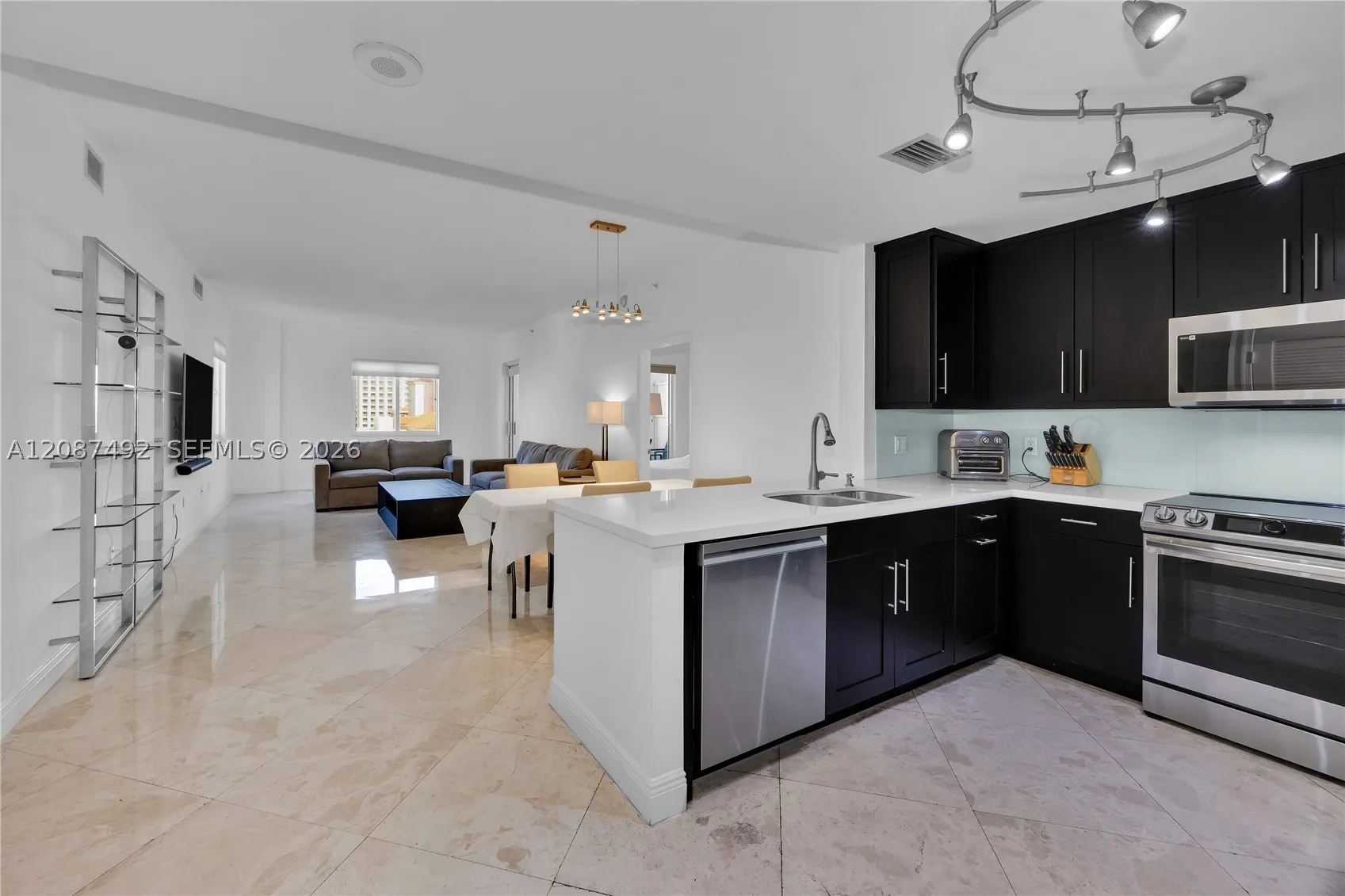 10 Aragon Ave #810