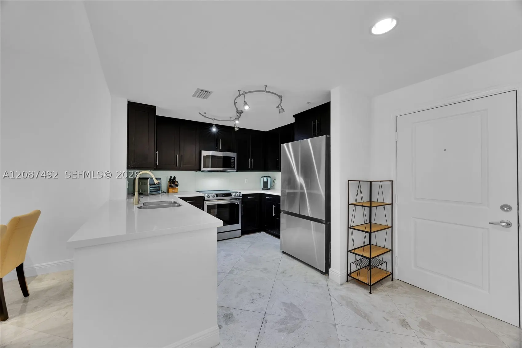 10 Aragon Ave #810