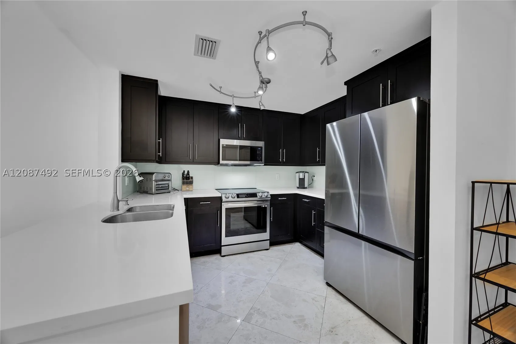 10 Aragon Ave #810