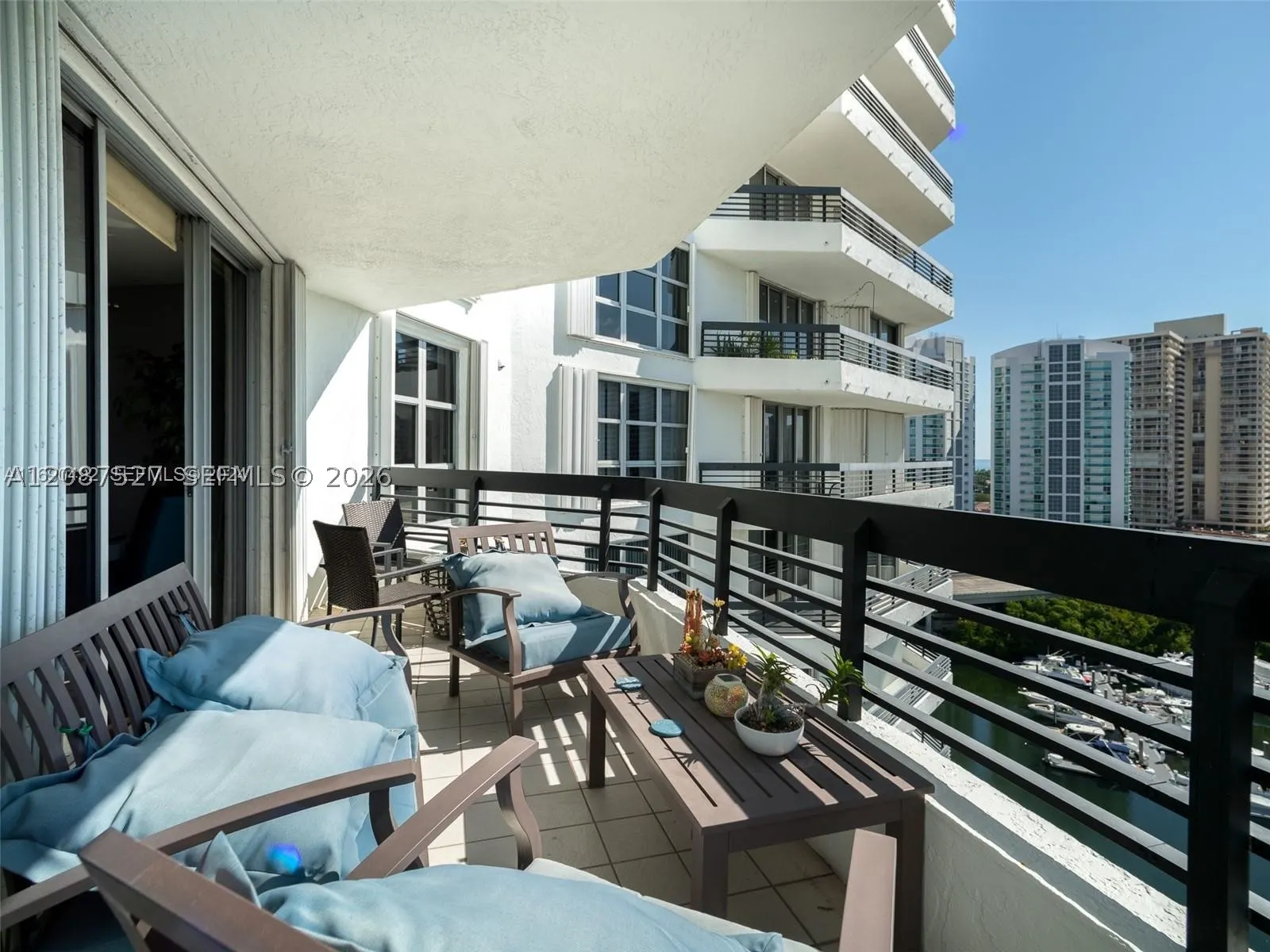 3500 Mystic Pointe Dr #1607