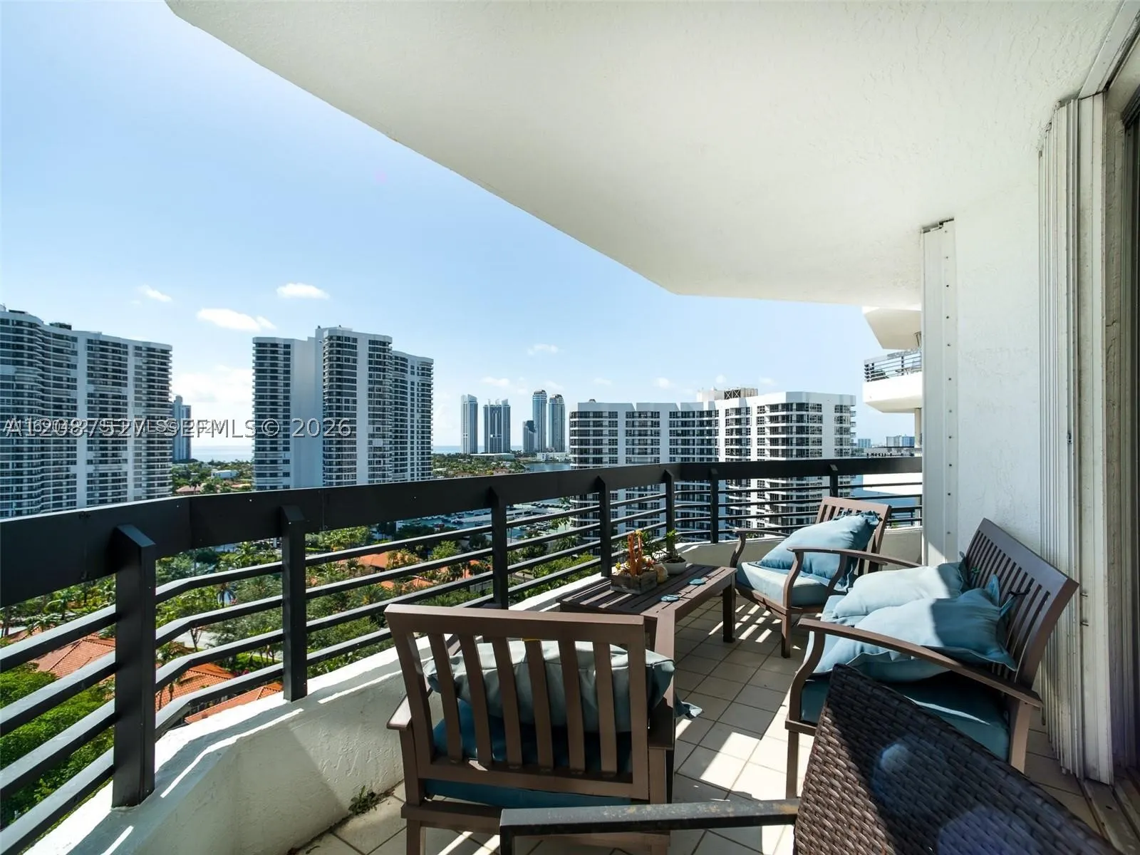3500 Mystic Pointe Dr #1607