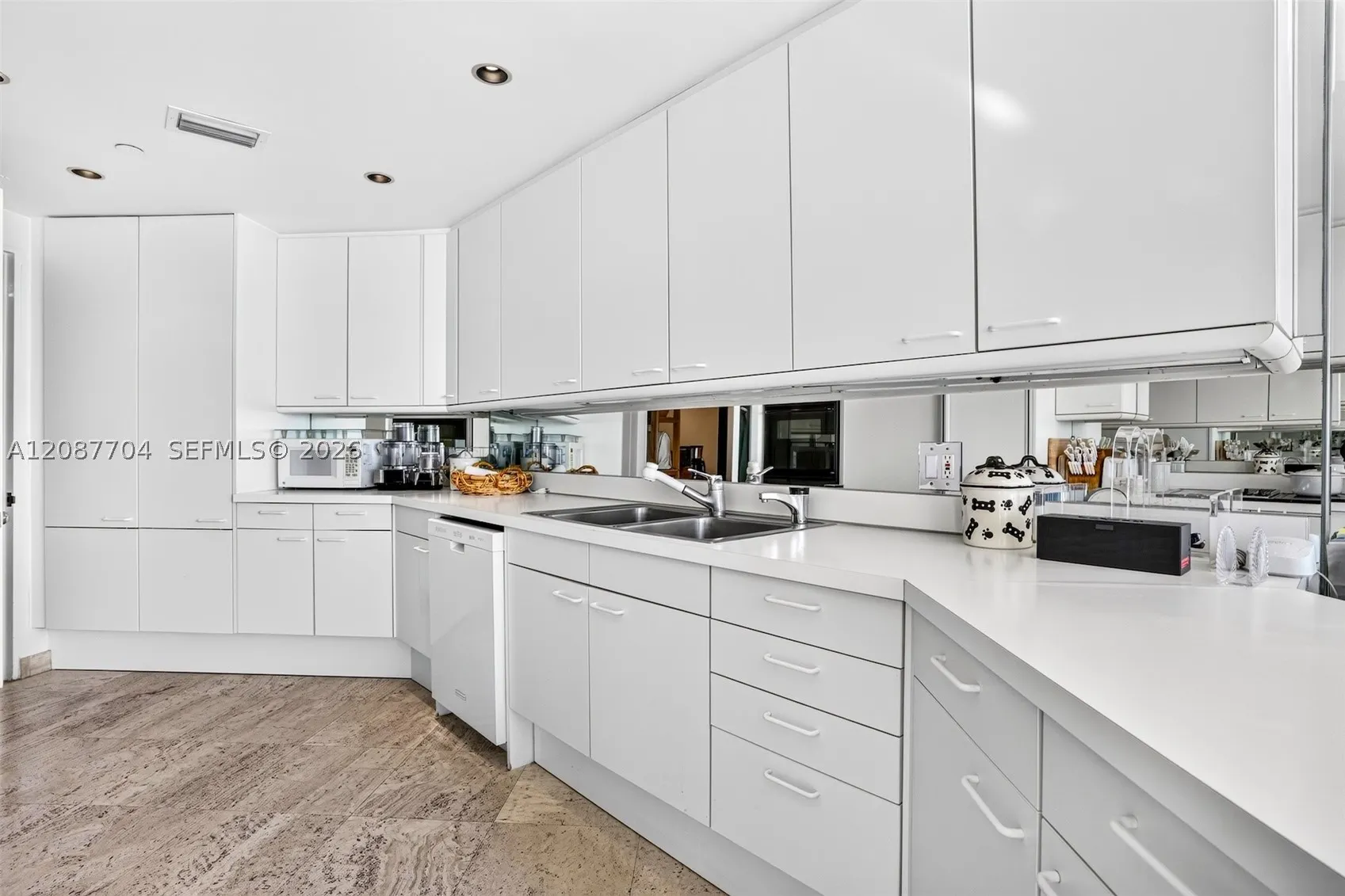 9999 Collins Ave #5E