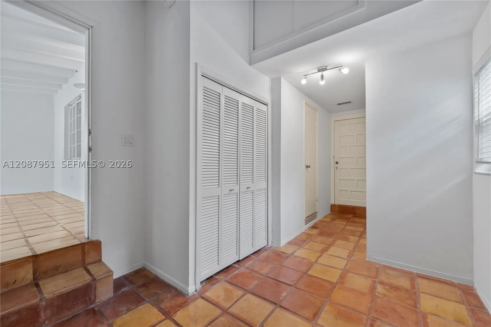 836 Alberca St