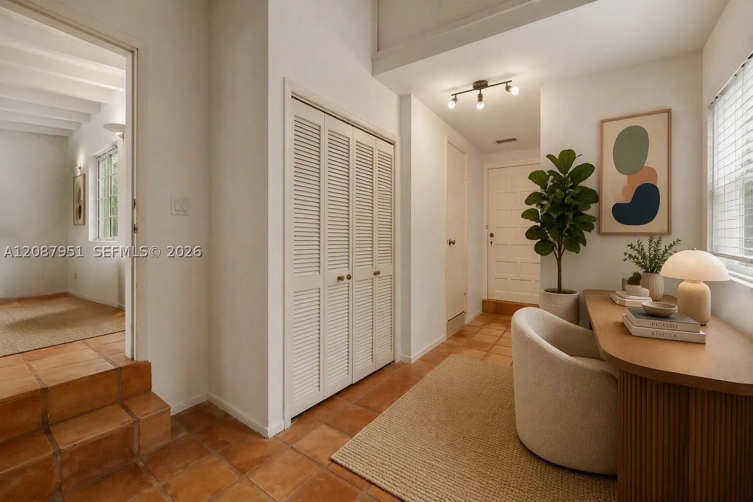 836 Alberca St