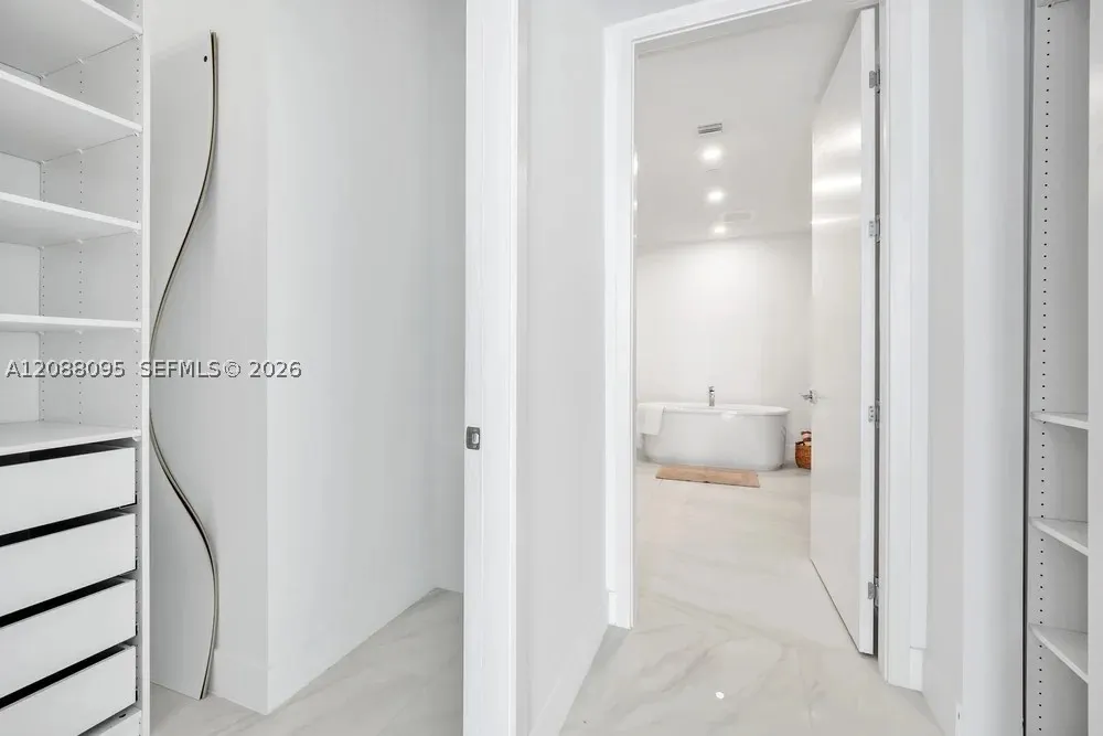 17550 Collins Ave #1003