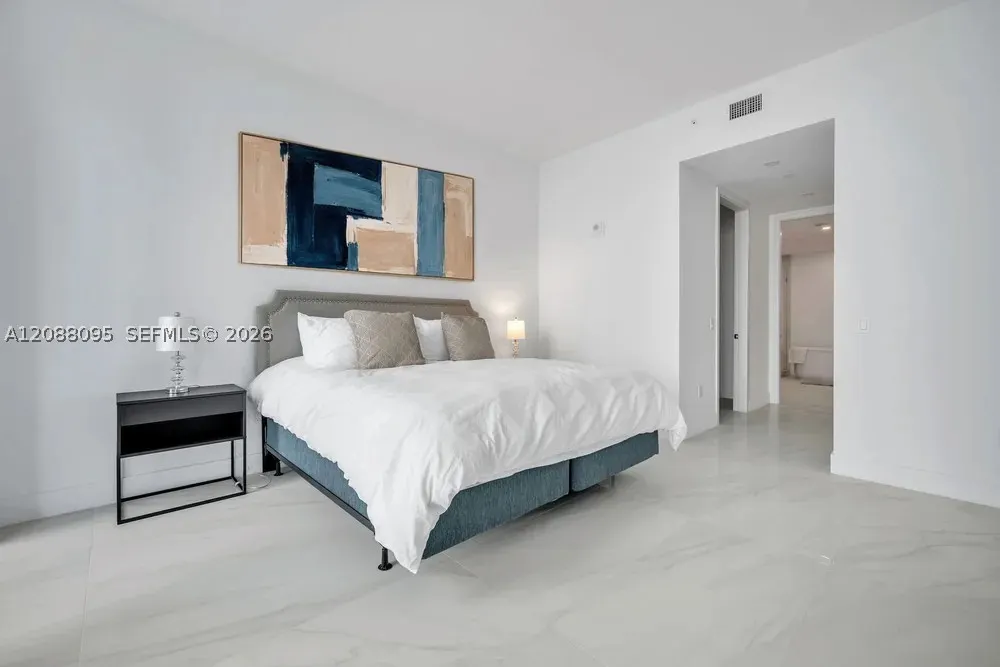 17550 Collins Ave #1003