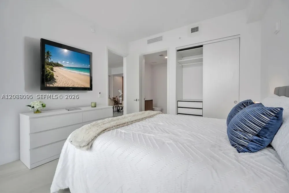 17550 Collins Ave #1003