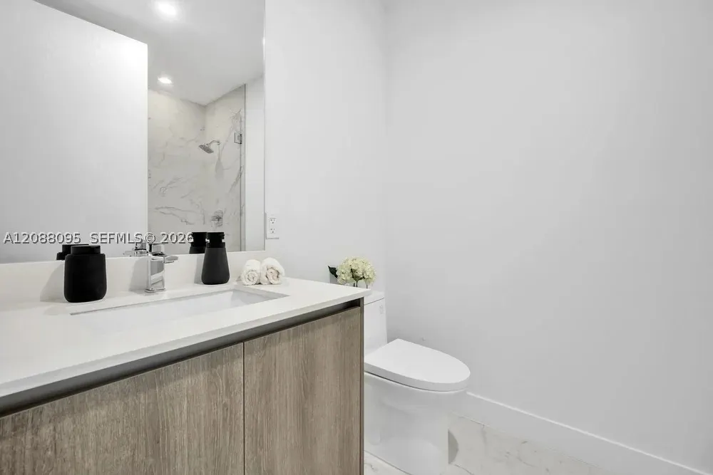 17550 Collins Ave #1003