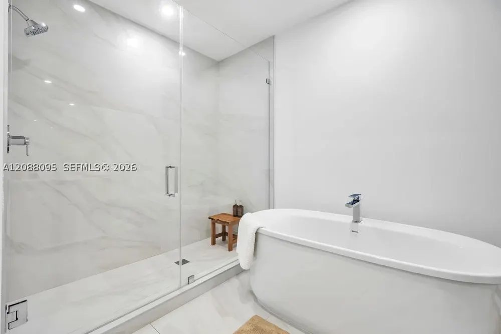 17550 Collins Ave #1003