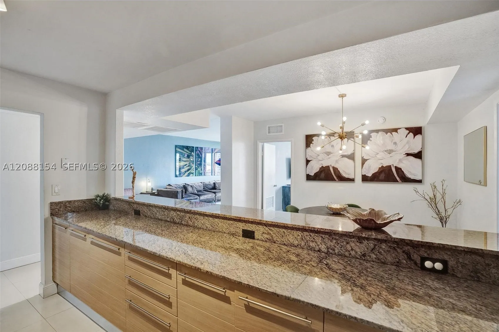 19370 Collins Ave #816