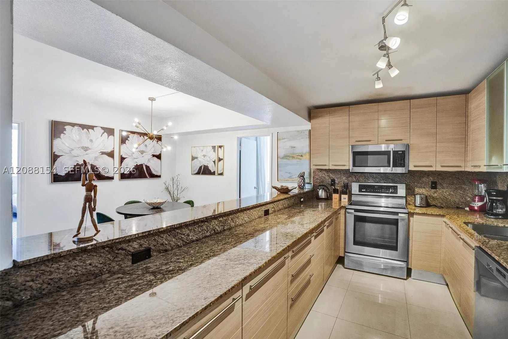 19370 Collins Ave #816