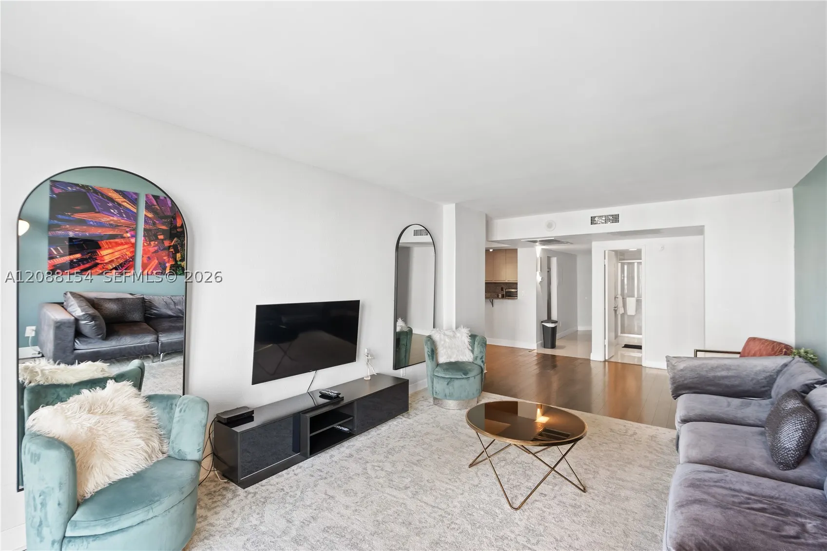 19370 Collins Ave #816