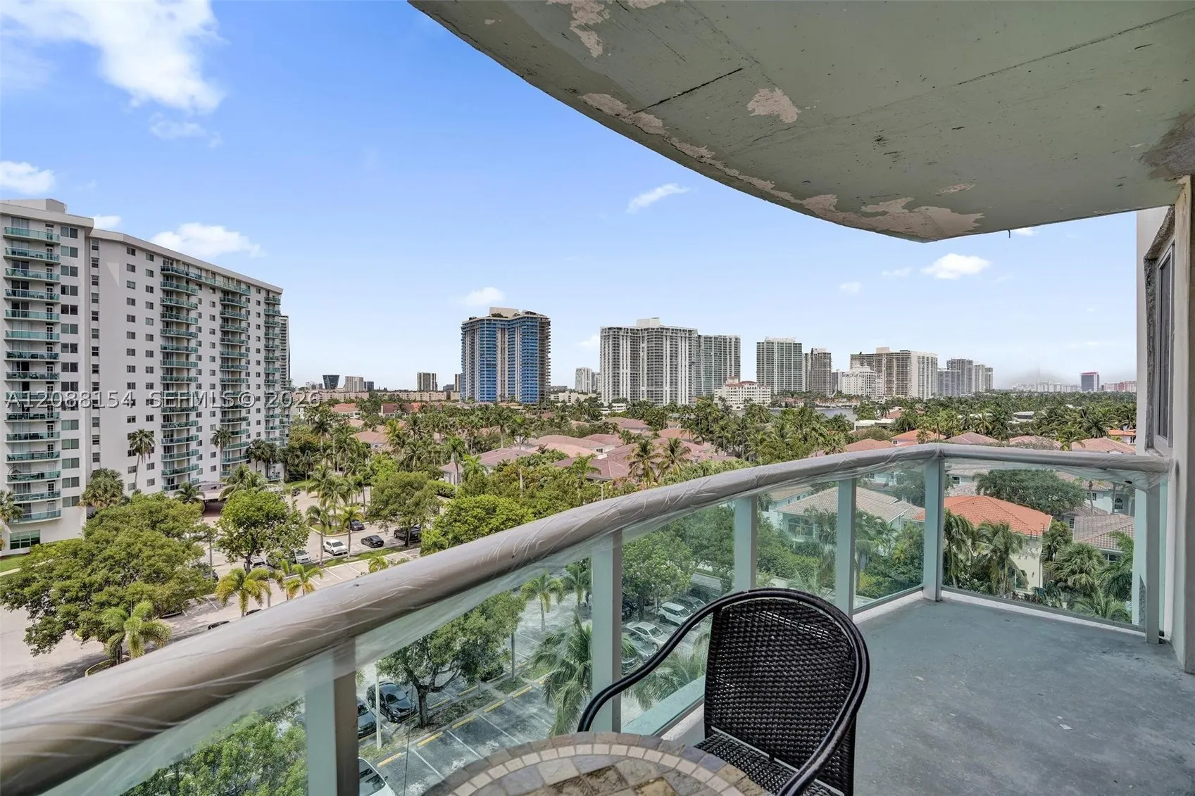 19370 Collins Ave #816