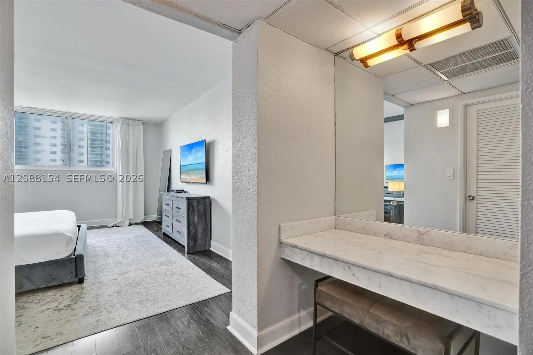 19370 Collins Ave #816