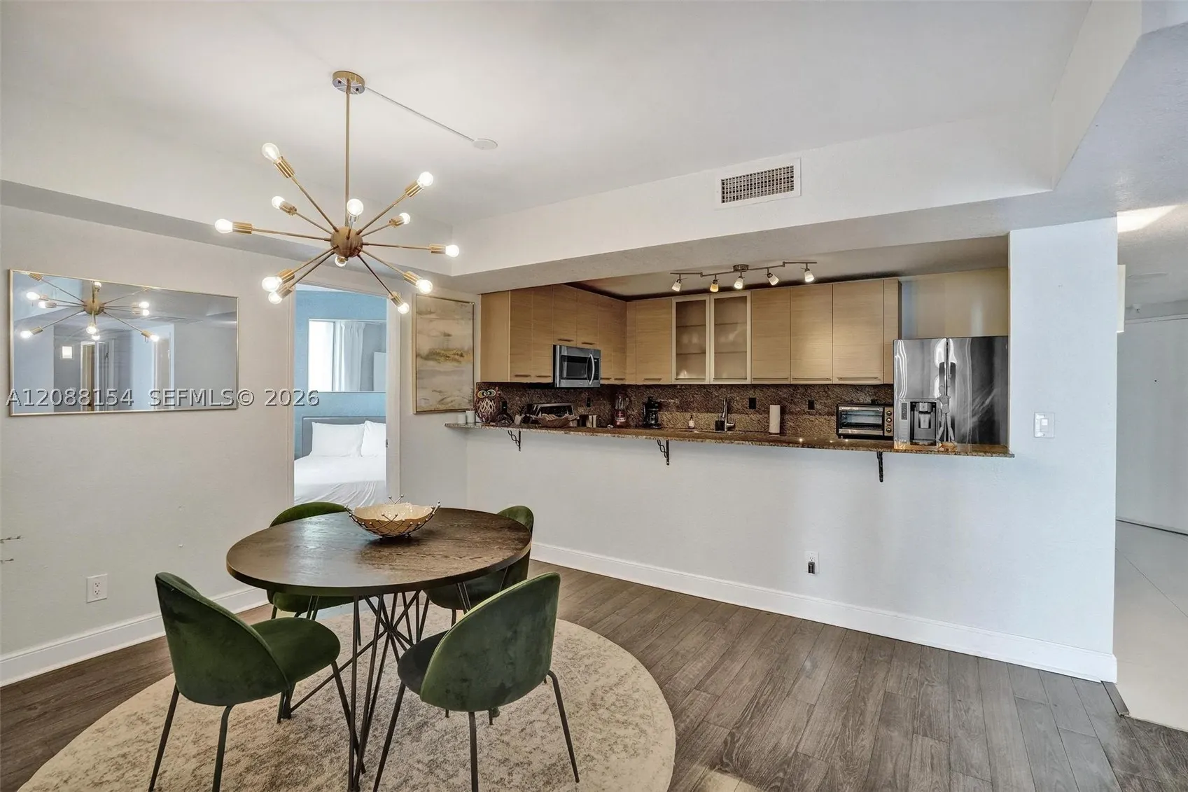 19370 Collins Ave #816