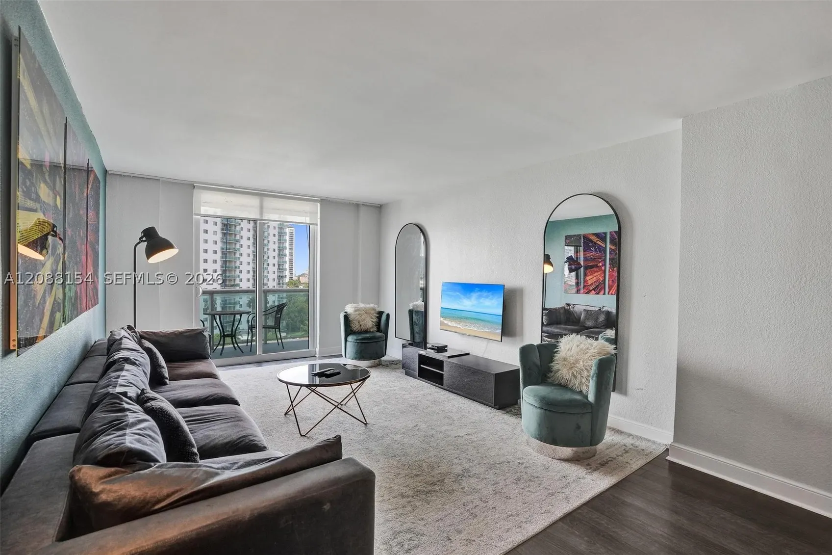 19370 Collins Ave #816