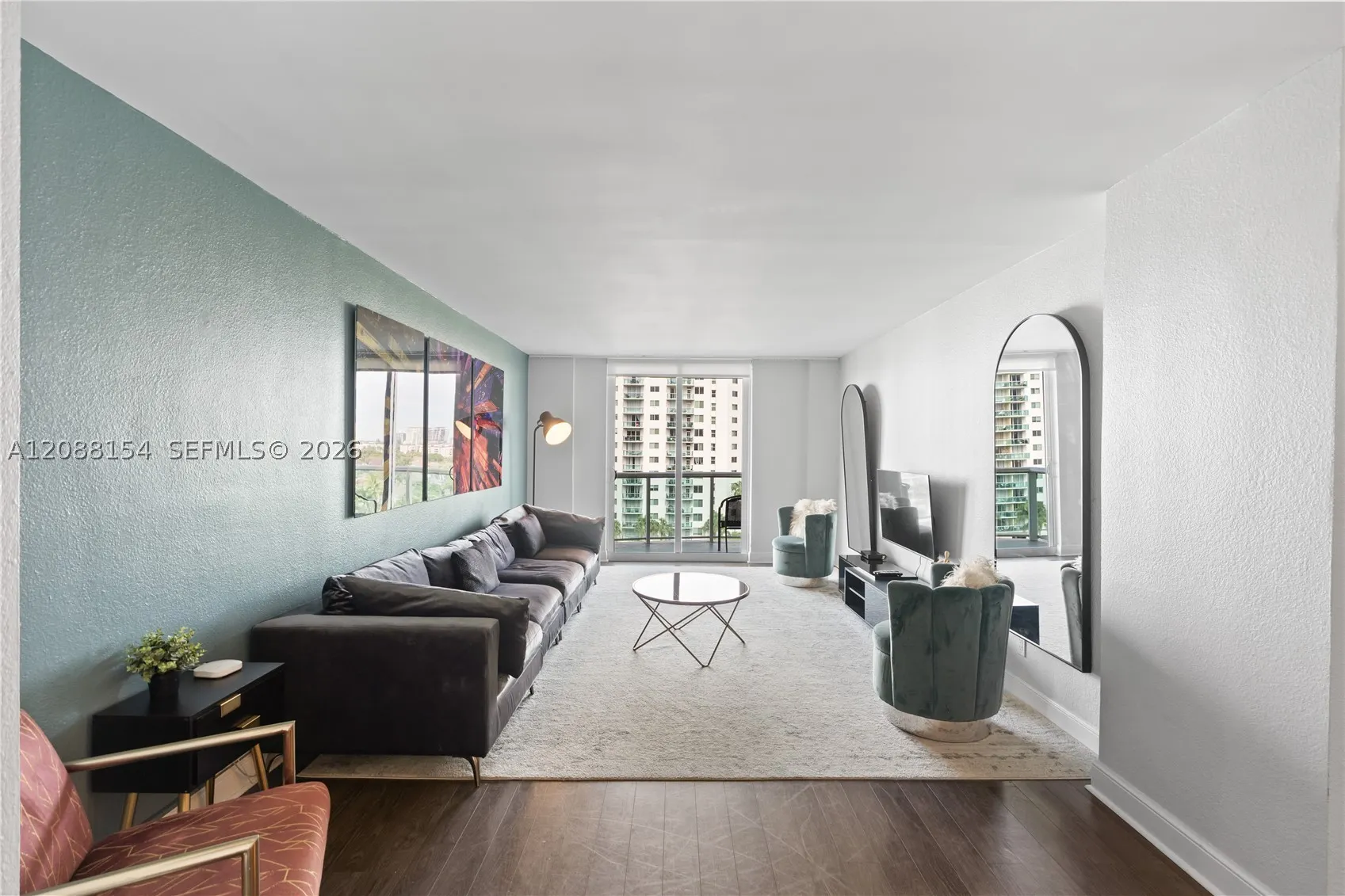 19370 Collins Ave #816